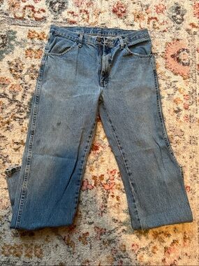 Rustler Men's Medium Blue Relaxed Fit Jeans